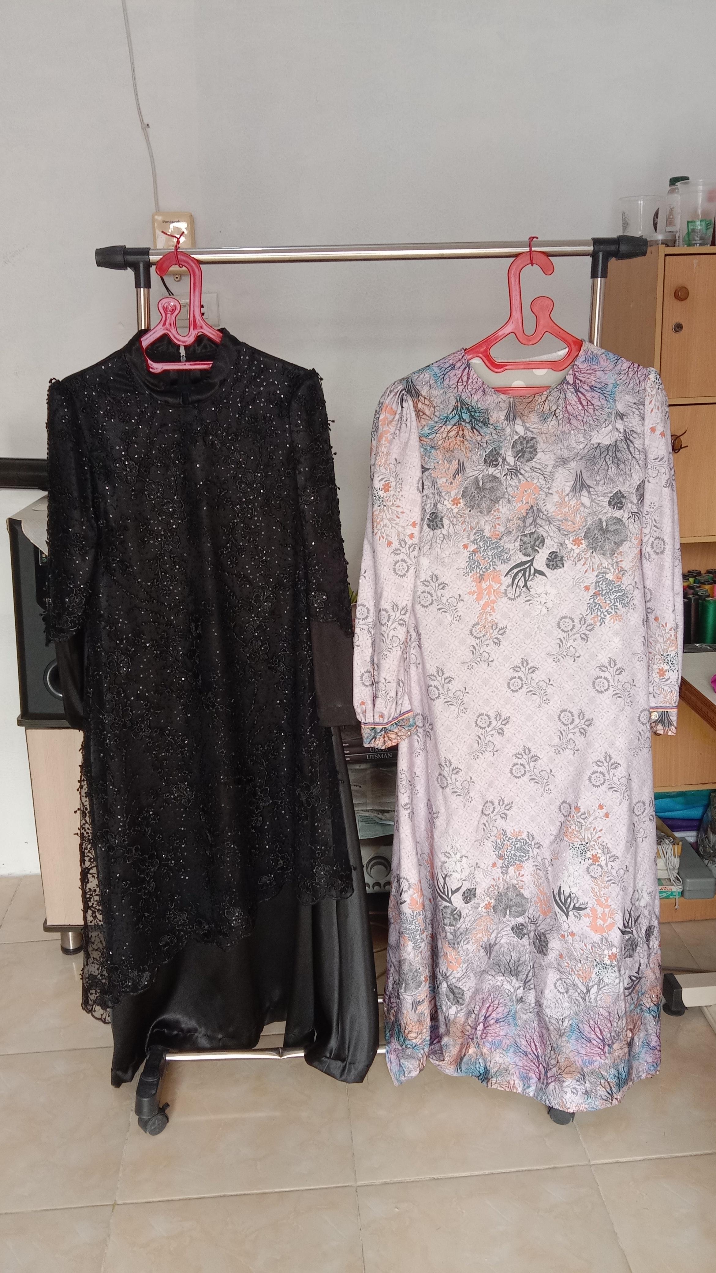 Kebaya putih dengan payet hijau